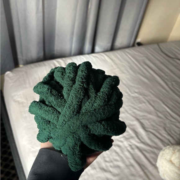 Mainstays Chenille Chunky set. - Picture 11 of 11